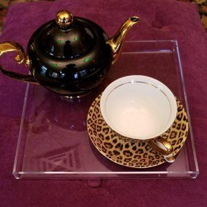 NWT Clear Acrylic Tray (10 x 10)